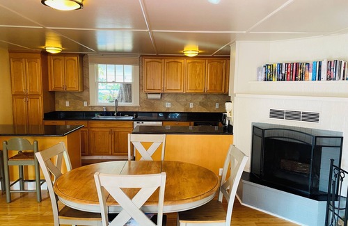 Dunes City House | Beautiful Lakeside guest house on Woahink Lake. Spacious and still feels cozy.