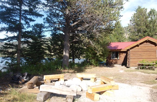 Dubois Cabin | Beautiful lakeside retreat - Perfect for the adventuresome family -pet friendly