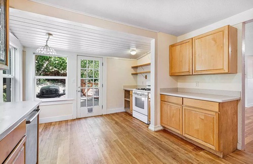 Ashland House | Beautiful Land with creek and woods, sweet home gardens, 1 M to Ashland hospital
