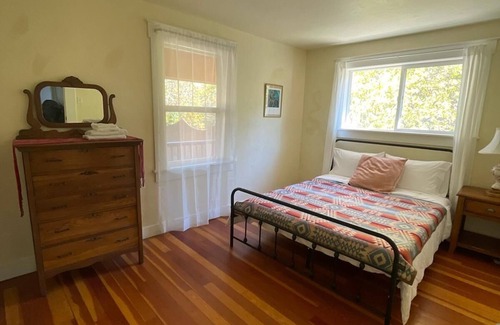 Ashland House | Beautiful Land with creek and woods, sweet home gardens, 1 M to Ashland hospital