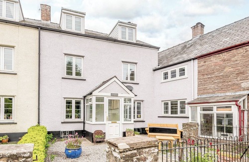 Talybont-on-Usk Cottage | Beautiful large end terraced property in the lovely village of Talybont On Usk.