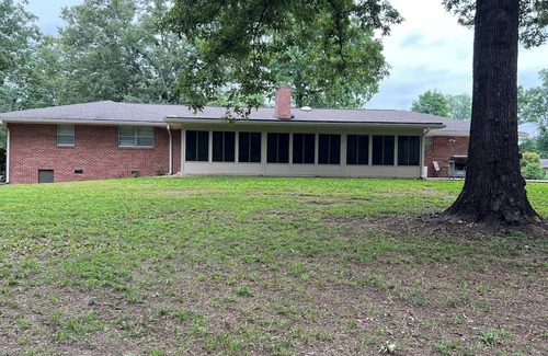 Middle Valley House | Beautiful large home on Lake Chickamauga at Dallas Bay with private boat ramp.