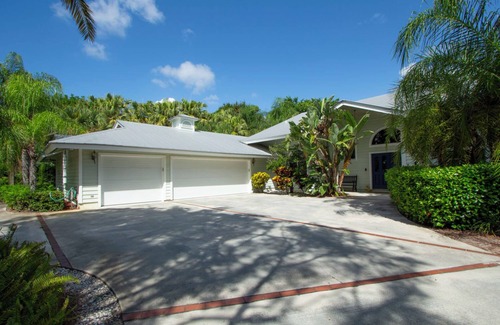 Jensen Beach House | Beautiful Large Pool Home on 1 Acre. 6 Bedrooms/4 Baths, Pet Friendly