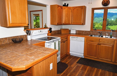 Marble Cabin | Beautiful Lodge - Amazing Views - BRAND NEW HOT TUB