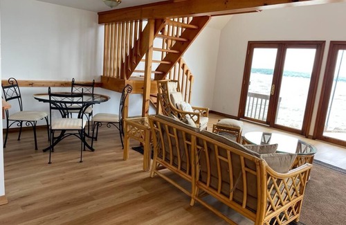 Tay Cottage | Beautiful Loft on the Lake