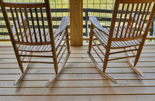 Hendersonville Cabin | Beautiful Log Cabin on Horse Farm The Holy Cow