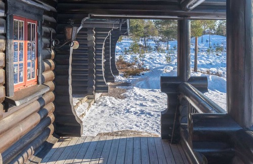 Treungen Cottage | Beautiful log cabin, 4 bedrooms with sleeping space for 12, free wifi and sauna