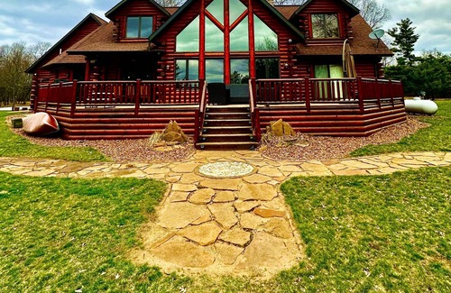 Big Bay House | Beautiful Log Cabin Lake House
