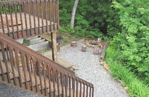 Bryson City Cabin | Beautiful Log Cabin on 20 private acres-Wifi -Hot Tub-Awesome Views