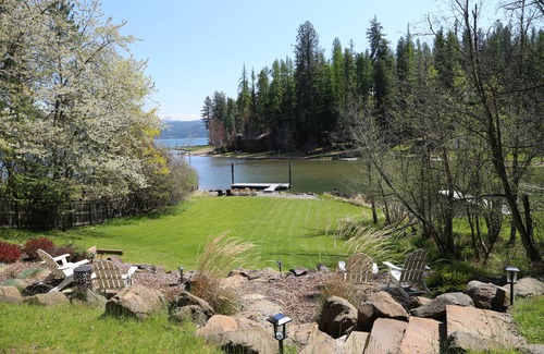 Coeur d'Alene House | Beautiful Log Home on Cda Lake, Grass to the Water!