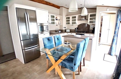 Skegness Cabin | Beautiful Luxury 2 Bedroom Lodge at Southview Holiday Park, Skegness