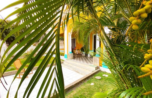 Manga House | Beautiful Mansion walk to Walled City steps from Bay and Marina