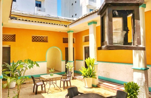 Manga House | Beautiful Mansion walk to Walled City steps from Bay and Marina