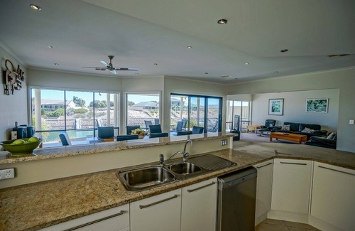 Wallaroo House | Beautiful marina property with own pontoon