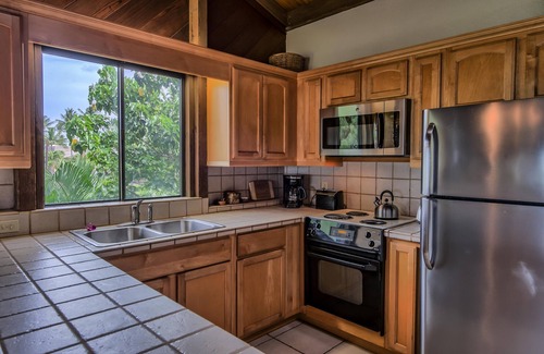 Kihei House | Beautiful Maui Beachfront Townhouse! Great Views! 200+ Five Star Reviews !