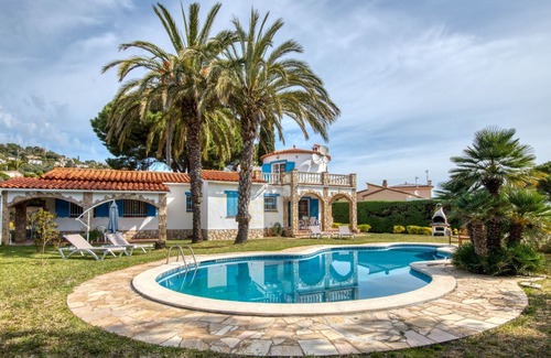 Calonge Ski Chalet | Beautiful Mediterranean style house, air-conditioned