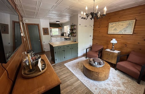 Waynesville House | Beautiful Mid-Century Modern Home in Downtown Waynesville