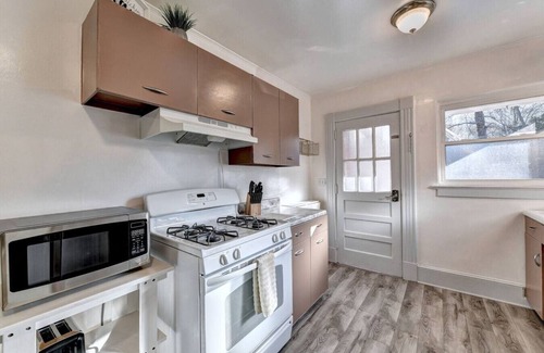 Home Park House | Beautiful Midtown home-sleeps 13