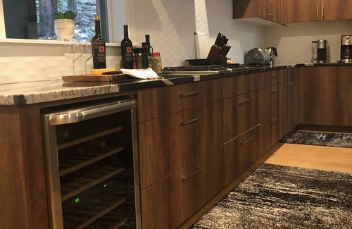 Hyak House | Beautiful Modern Mountain Home with mountain views.