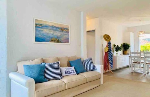 Cottesloe Apartment | Beautiful, modern apartment seconds from beach