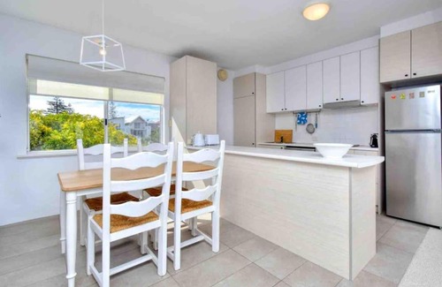 Cottesloe Apartment | Beautiful, modern apartment seconds from beach