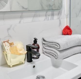 Levallois-Perret Apartment | Beautiful modern fully furnished studio
