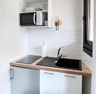 Levallois-Perret Apartment | Beautiful modern fully furnished studio