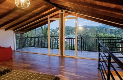 Katugastota Ski Chalet | Beautiful Modern Fully Furnished Chalet overlooking the Mountains