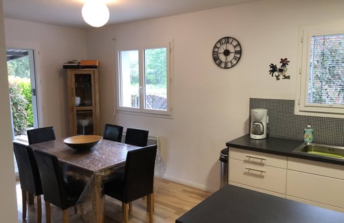 Sanguinet House | Beautiful modern house with pool in quiet cul de sac close to lake.