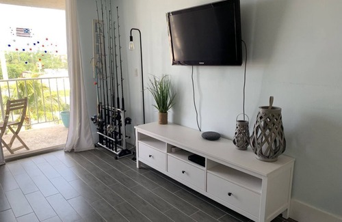 Islamorada Apartment | Beautiful Modern Studio, recently remodeled, new to the market, Summer Sea 405