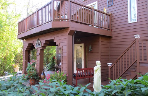 Athens House | Beautiful Modern Swiss Cottage in Athens, NY