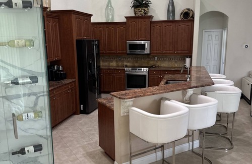 Port Saint Lucie House | Beautiful modern home that offers 5 bedrooms and 3 bathroom’s over 2900 sq ft