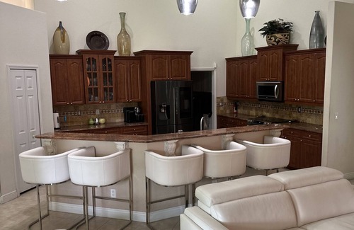 Port Saint Lucie House | Beautiful modern home that offers 5 bedrooms and 3 bathroom’s over 2900 sq ft