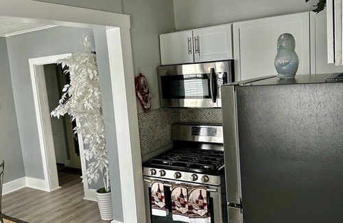 Muskegon House | Beautiful modern vacation home located in Muskegon a harbor of Lake Michigan.