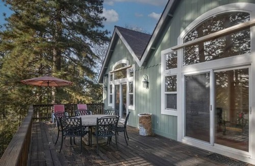 Blue Jay Ski Chalet | Beautiful mountain chalet! Close to Arrowhead village and the lake.