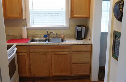 Hendersonville Cottage | Beautiful Mountain Getaway - All Four Breathtaking Seasons!
