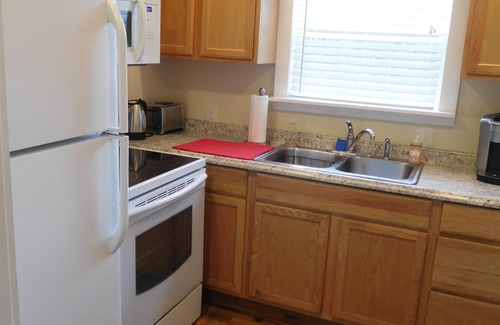 Hendersonville Cottage | Beautiful Mountain Getaway - All Four Breathtaking Seasons!