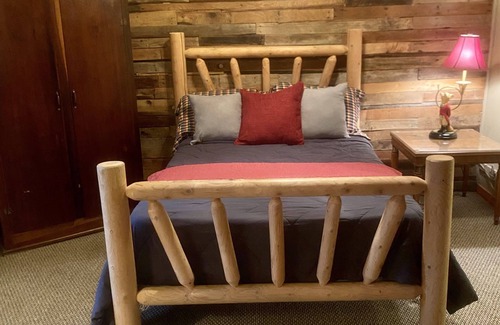 Blue Ridge Cabin | Beautiful mountain getaway. Escape to "Our Neck of the Woods".