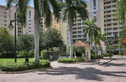 Vanderbilt Beach Condo | Beautiful Naples Condo Regatta @ Vanderbilt Beach. Newly redecorated.