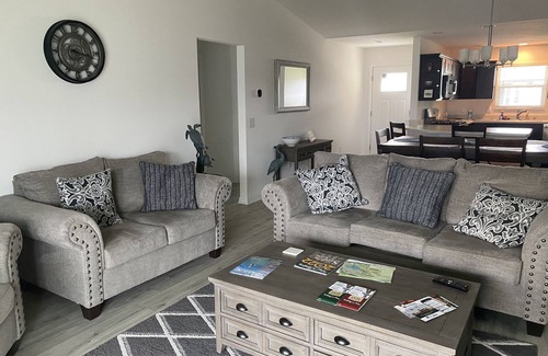Leesburg House | Beautiful New 3/2 with 4-Seat Golf Cart & Fire Table ~ Close to Sawgrass Grove!