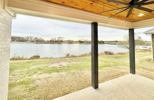 Mayhew House | Beautiful, New 4BR lake home located between Starkville and Columbus off Hwy 82