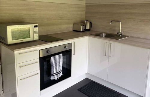 Ferndown Cabin | Beautiful new and modern cabin in a super location.