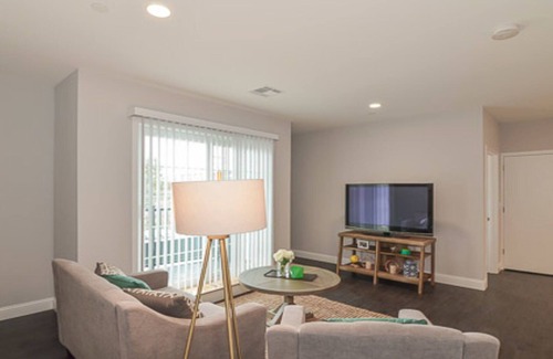 Waltham Apartment | Beautiful new apartment 2bed/2bath Waltham