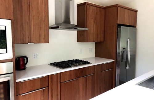 Baraboo Cottage | Beautiful new contemporary home, quiet wooded lot minutes from Devils Lake