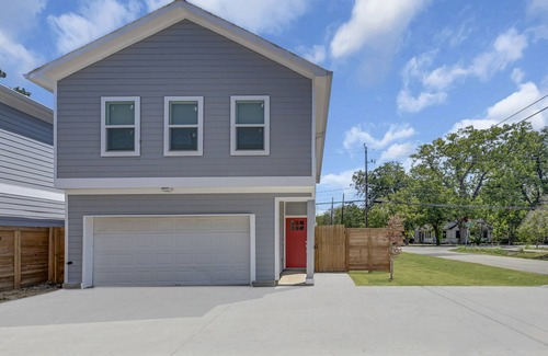 Southeast Houston House | Beautiful new home very close to a lot of restaurants and shops. Ni
