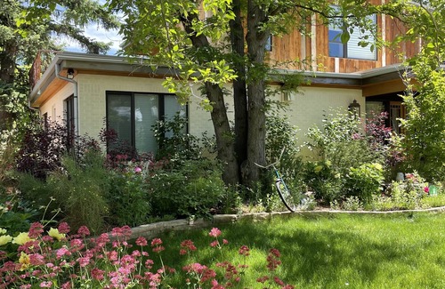 Martin Acres Apartment | Beautiful newly updated home in Boulder! Entrance on side of house up stairs.