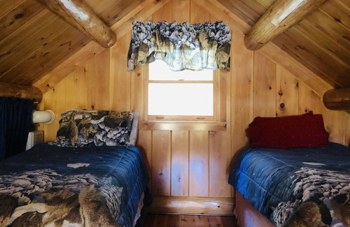 Masardis Cabin | Beautiful Northern Maine Log Cabins for Hunting and Snowmobile Enthusiasts