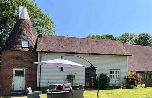 Frant Cottage | Beautiful Oast House - 15 acre farm - Frant, Tunbridge Wells (dog friendly)
