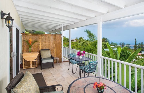 Kalaoa House | Beautiful, Ocean View Studio- Quiet, Kitchenette, Sleeps 4, Free WiFi & Parking