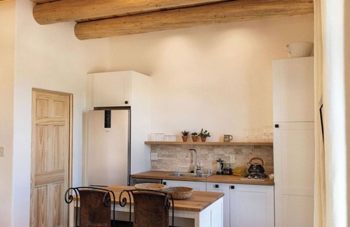 Taos House | Beautiful One Bedroom Casita with View of Taos Mountain